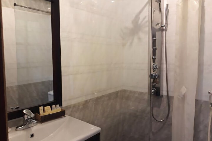 Room 17 of 27