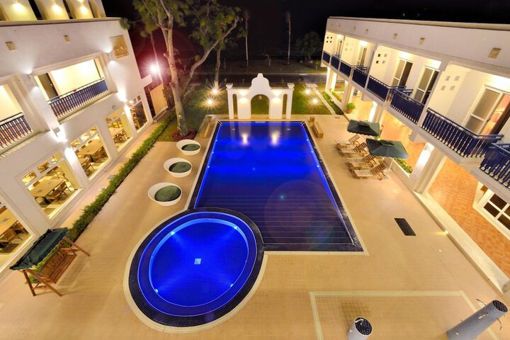 Pool 30 of 39