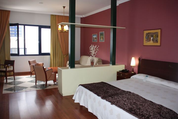 Room 3 of 47