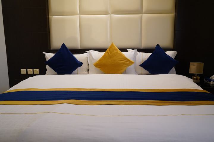 Room 4 of 20