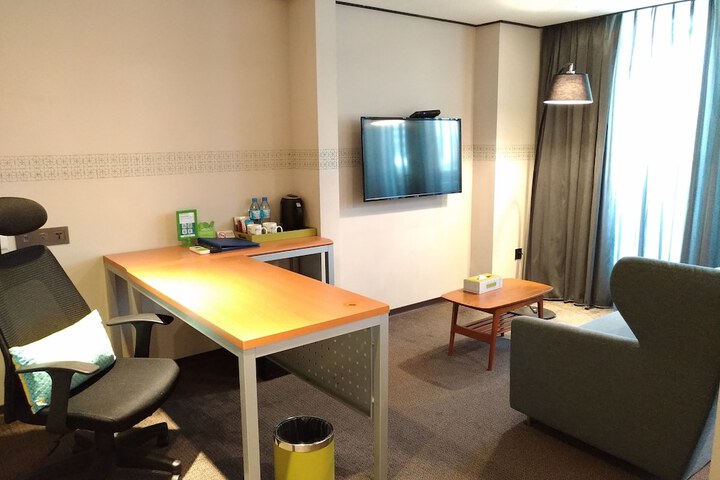 Room 49 of 92