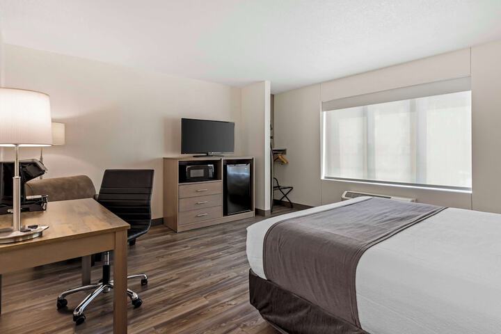 2 Queen Beds Pillow Microfridge Full Breakfast (4 of 17)