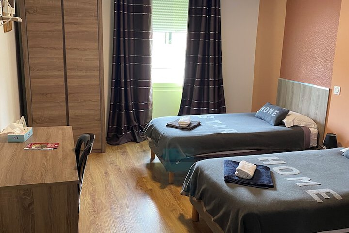Room 12 of 25