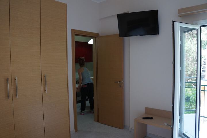 Room 13 of 35