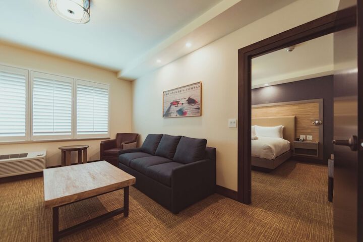 1 King Bed (23 of 24)