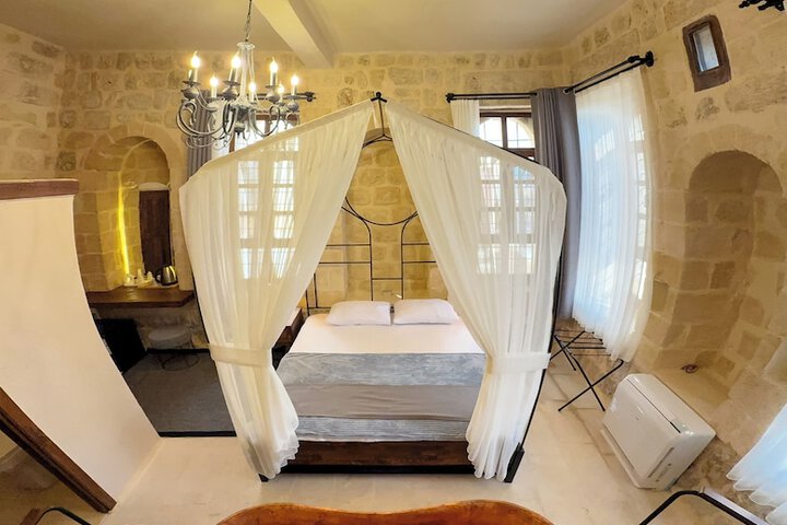 Room 30 of 95