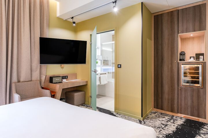 Room 6 of 43