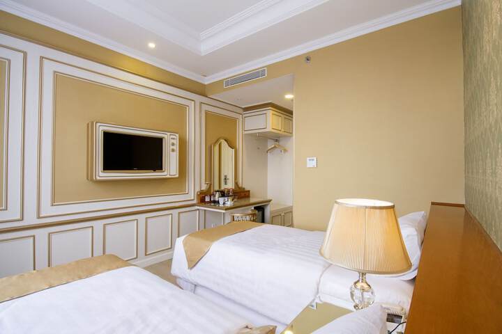 Room 9 of 50