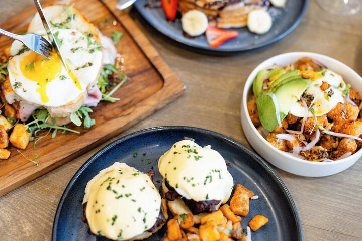 Breakfast/Coffee Service 24 of 37