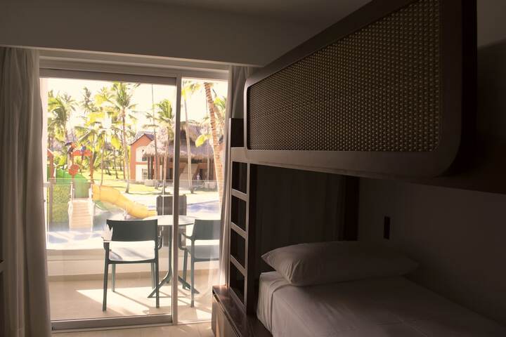 Room 14 of 218