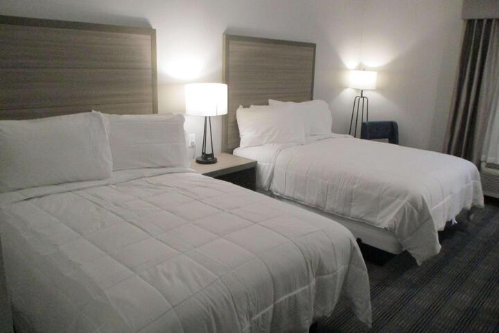 2 Queen Beds Accessible (6 of 7)