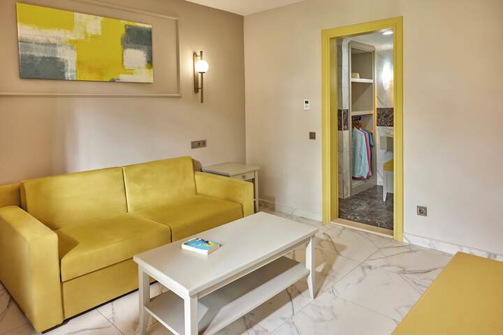 Room 42 of 102