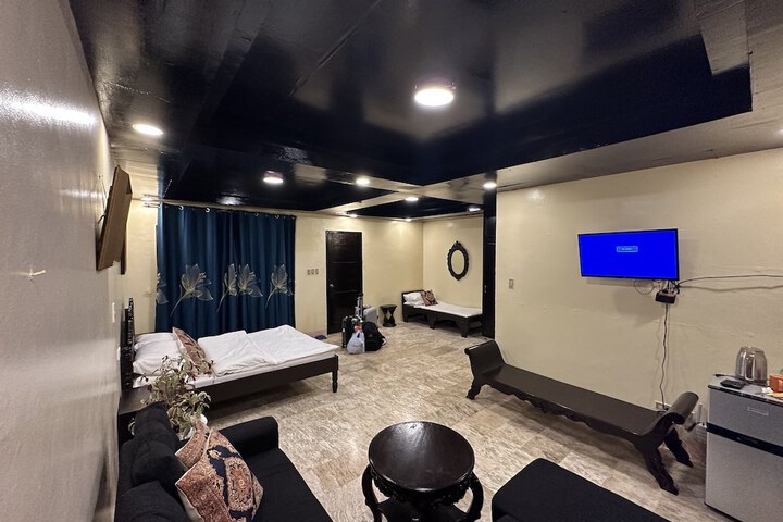 Room 14 of 78