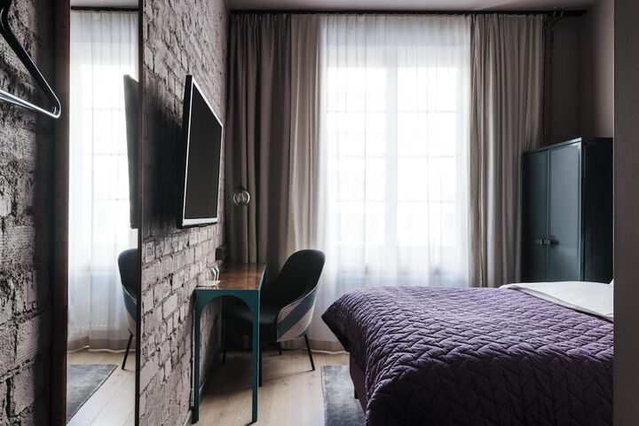 Room 18 of 94
