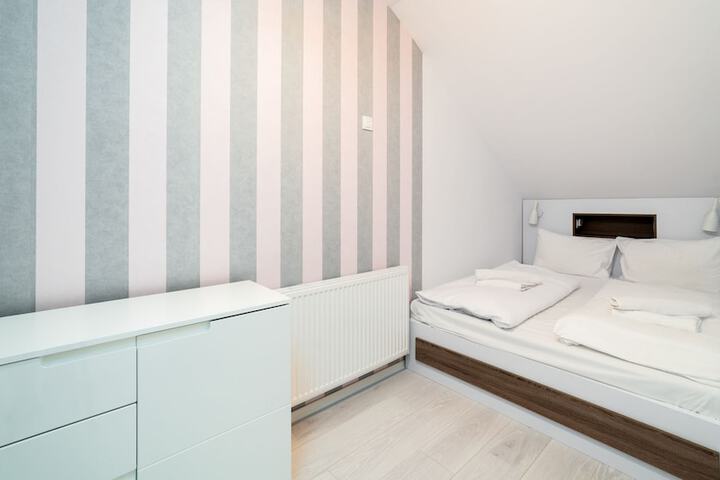 Room 127 of 375
