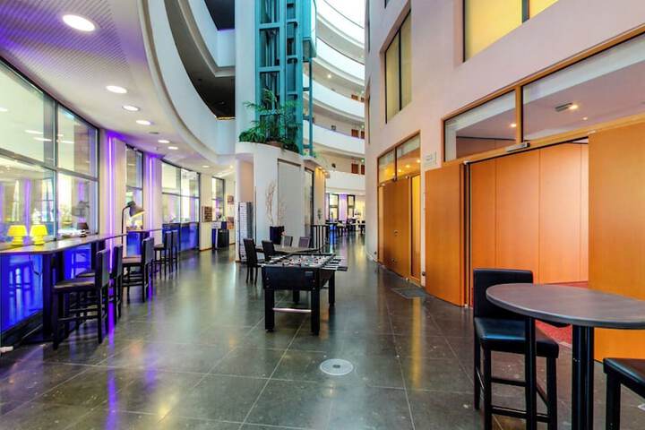 Entrance & Lobby