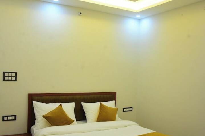 Room 14 of 65