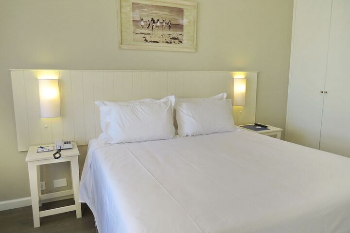 Room 12 of 118
