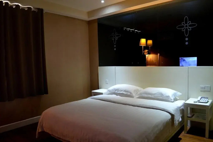 Room 7 of 11
