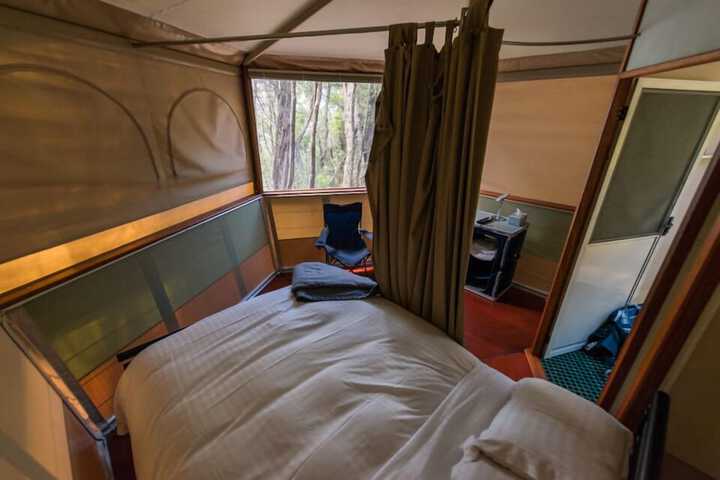 Room 10 of 13