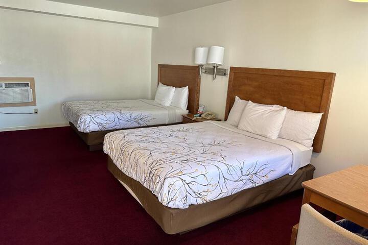 Basic Room 1 Queen Bed (7 of 13)