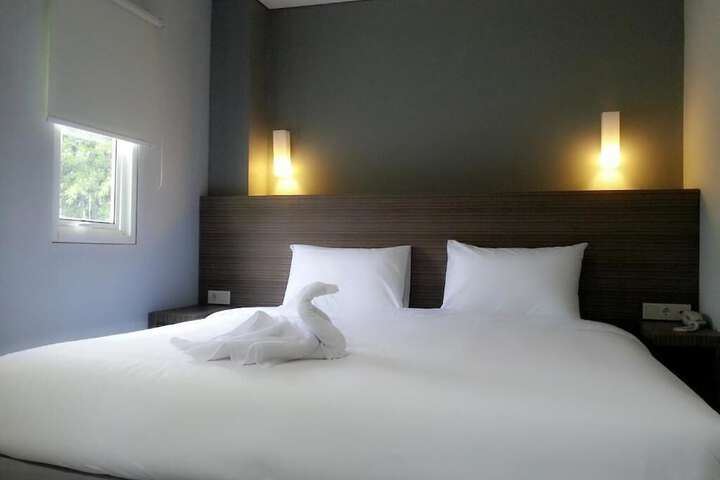 Room 10 of 49