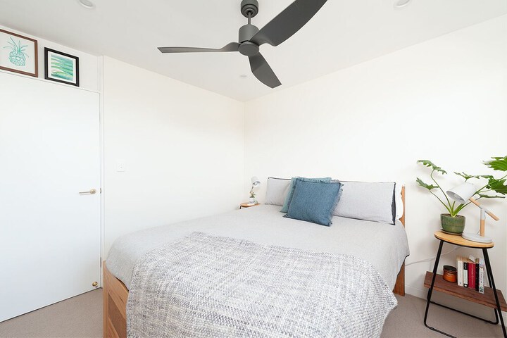 Room 5 of 12