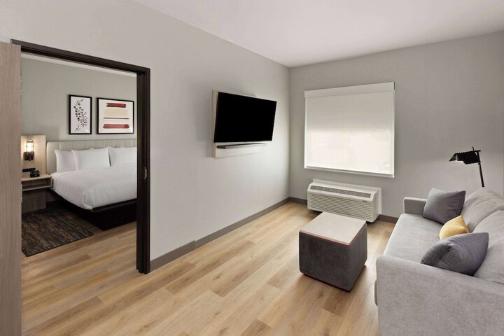 Room 12 of 25