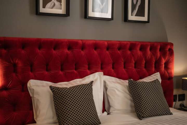 Room 105 of 209