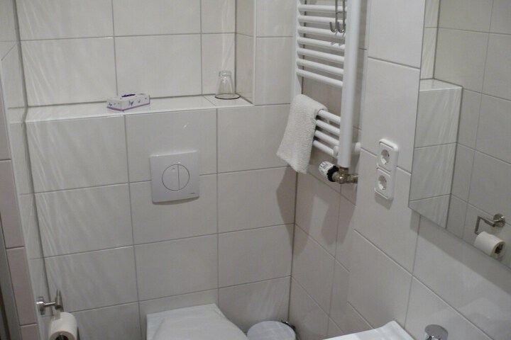 Room 33 of 53