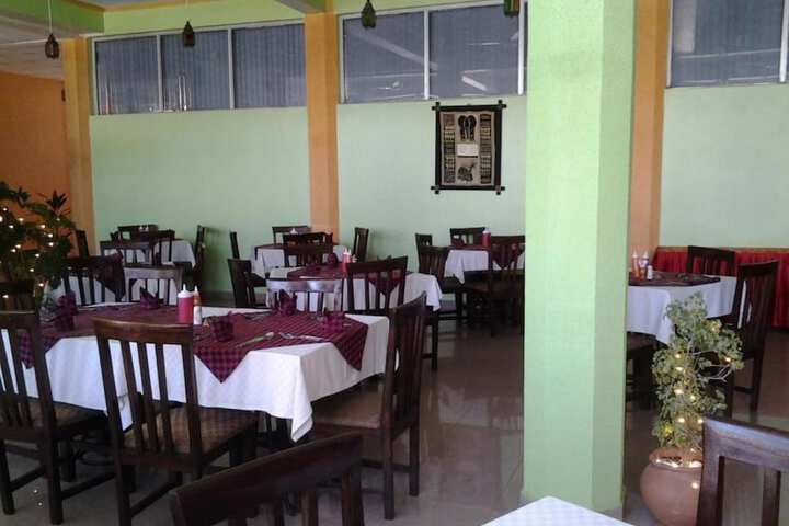 Dining 21 of 25
