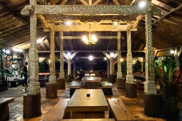 Dining 39 of 69