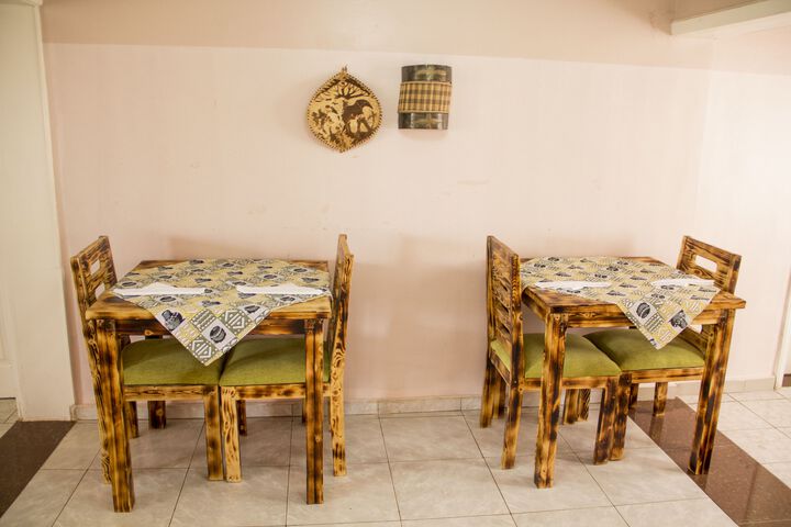 Dining 75 of 77