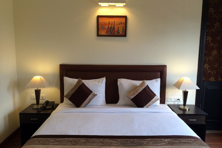 Room 10 of 35
