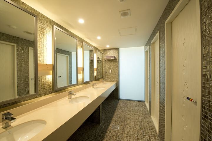 Room 50 of 74
