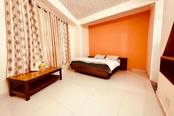 Room 8 of 27