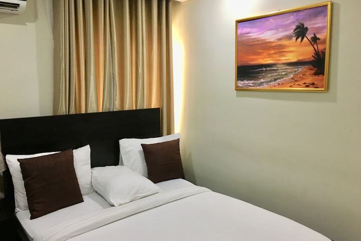 Room 9 of 16