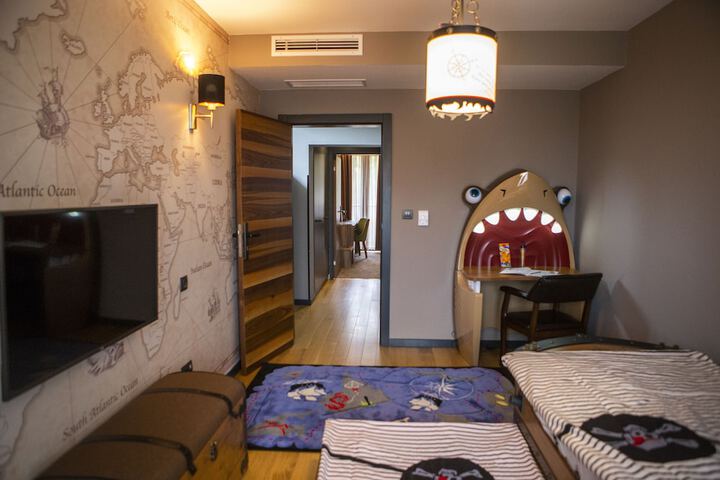 Room 12 of 38