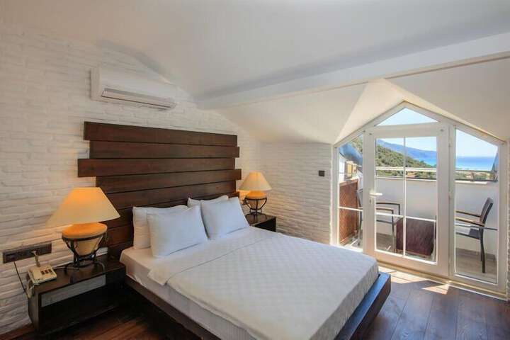 Room 49 of 169