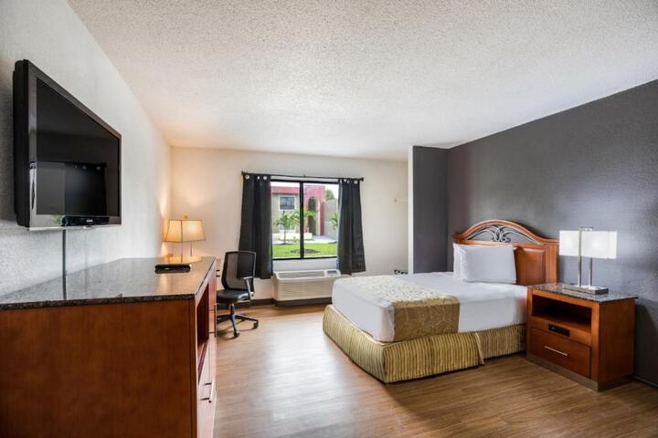2 Double Beds (16 of 17)