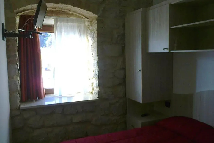 Room 2 of 7