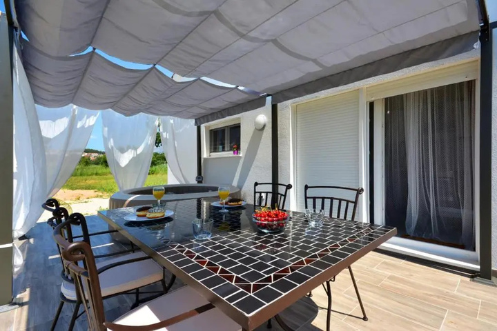 Terrace/Patio 5 of 16