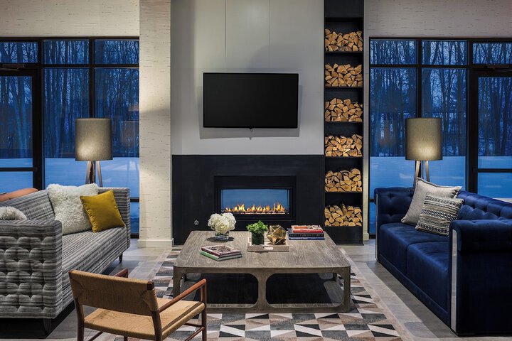 Lobby lounge
