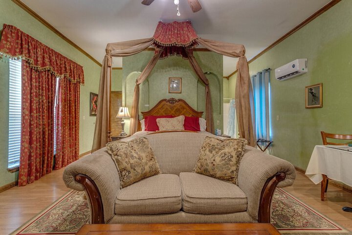 Room 4 of 65