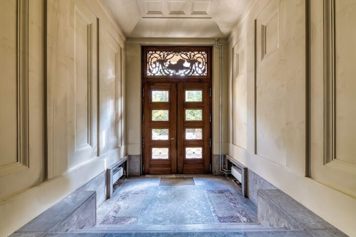 Ballroom/Hall 44 of 48