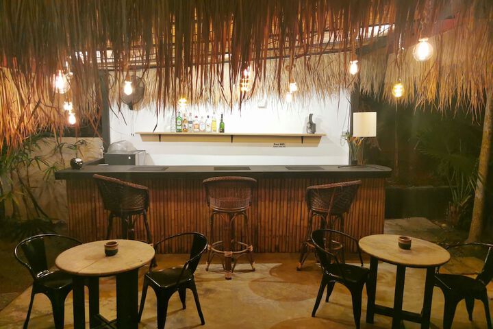 Lounge 41 of 50