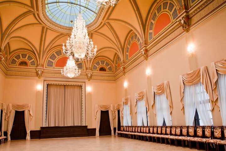 Ballroom/Hall 32 of 40