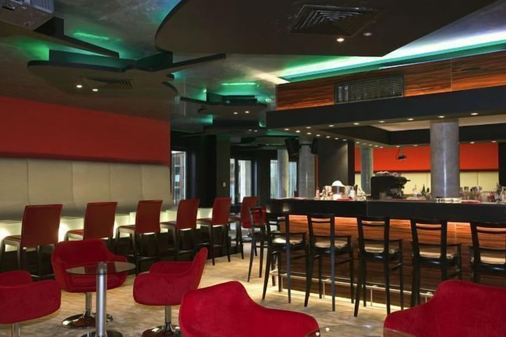 Lounge 174 of 209