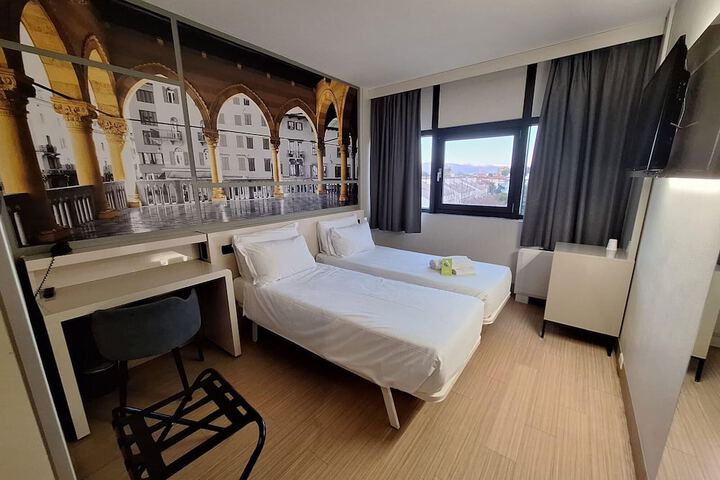Room 21 of 46