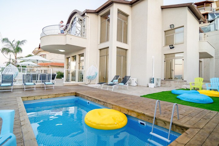 Pool 31 of 53